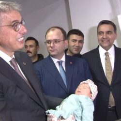 Sağlık Bakanı Memişoğlu, İstanbul’da yeni yılın ilk bebeklerini ziyaret etti
