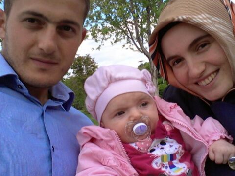 Alcisini cikarip darbecilere direnen sehidin esi o gunu anlatti jZ1N8OPQ